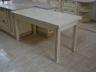 Обеденные столы из натурального дерева