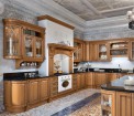 Кухня Триесте из светлого массива в классическом стиле