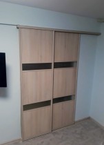 Двери купе Дуб кремона с вставками из ЛДСП и матового стекла