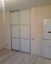 Двери купе с белым крашенным стеклом для гардеробной